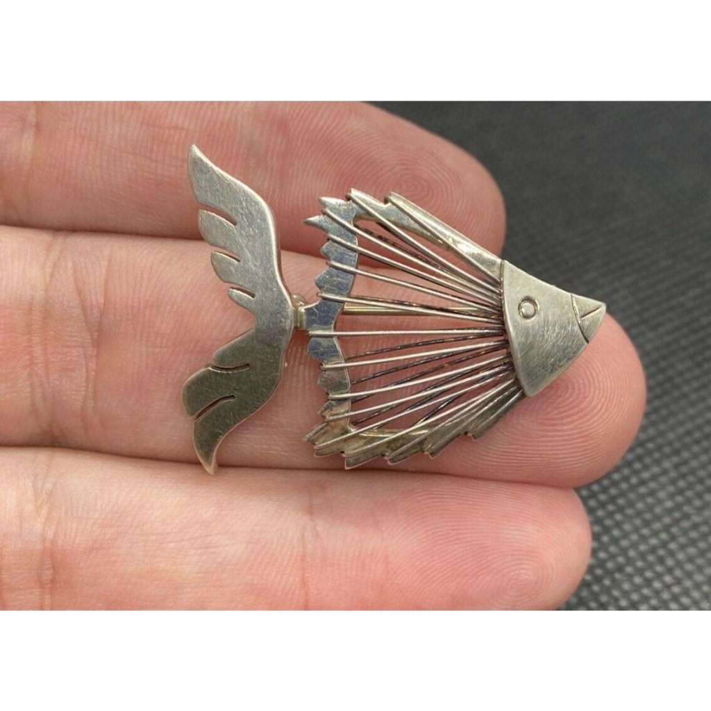 Mexico 925 Silver - Vintage Wire Detailed Swimming Fish Brooch Pin 50$